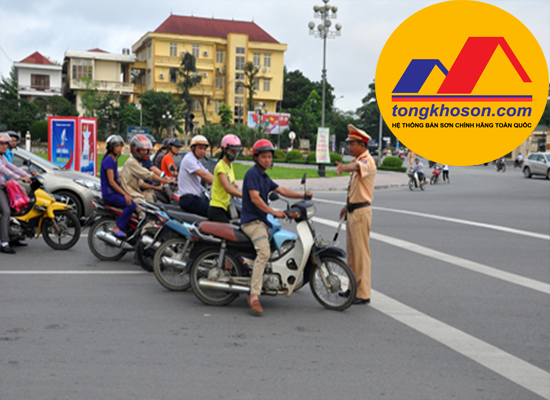 Đi đúng phần đường làn đường và vạch kẽ đường