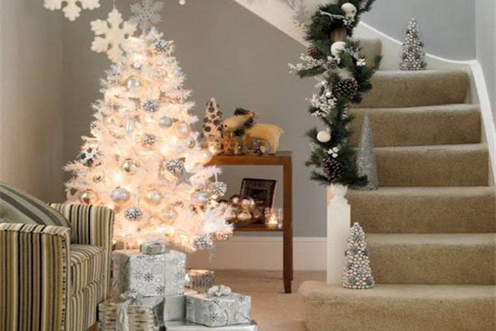 cây thông noel màu trắng