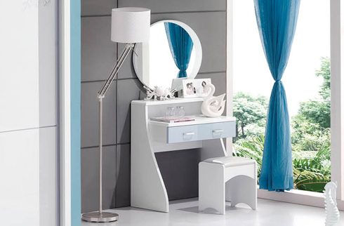 Sơn lại bàn trang điểm Sơn lại bàn trang điểm