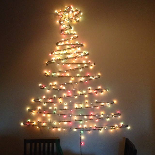 trang trí cây thông noel trên tường