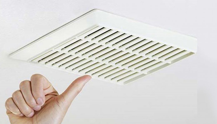 Bật quạt thông gió giúp giảm nhiệt hiệu quả cho ngôi nhà