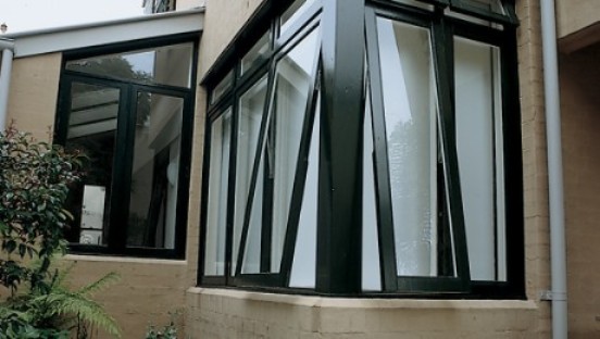 cửa sắt lõi thép được sơn màu đen
