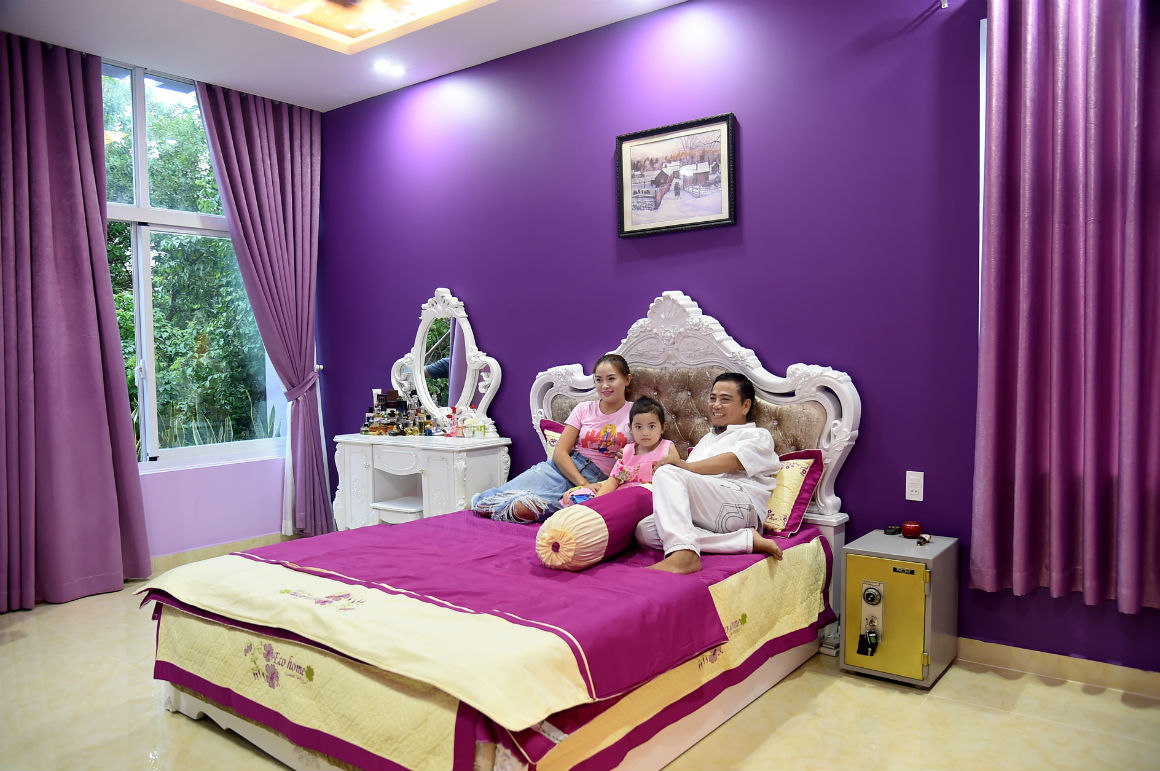 nhà màu tím gây chói mắt