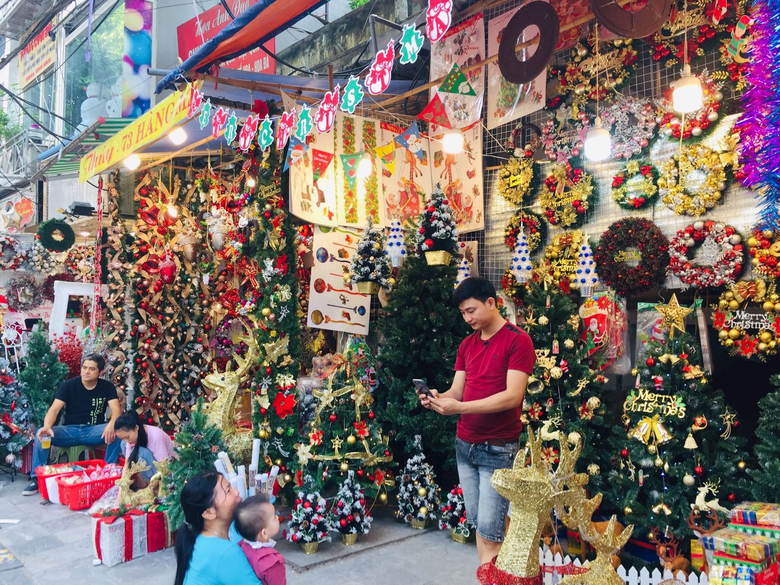 Phố Hàng Mã trong mùa Giáng sinh