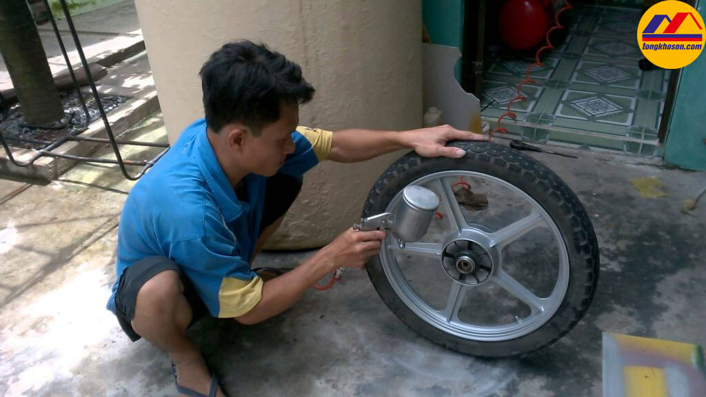 Phun sơn chống rỉ cho vành xe