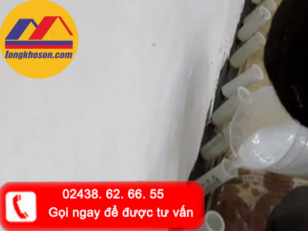 Chống thấm chân tường bằng dung dịch không màu trong suốt DPC