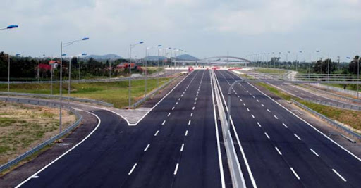 Sơn kẻ vạch màu trắng nét đứt