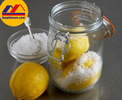 Sử dụng chanh muối tẩy rỉ sét