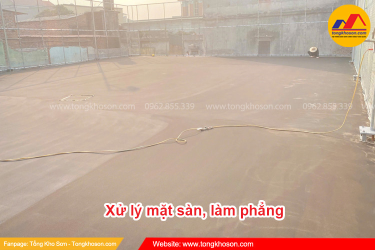 Làm phẳng, xử lý bề mặt sân